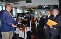 Martin Coiteux visite des entreprises à succès à Magog